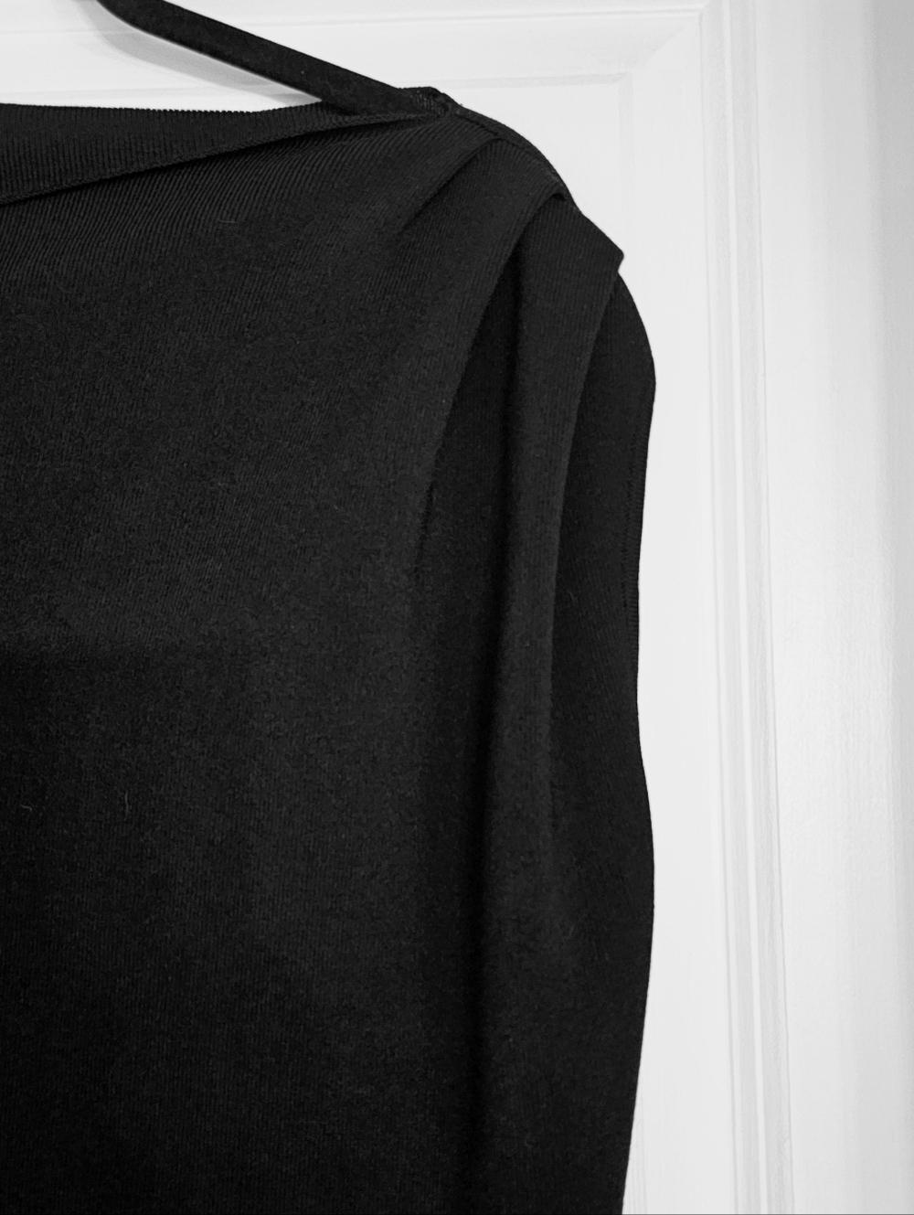 Reiss Women’s Black Off-Shoulder Sleek Asymmetric Top Size L Great Condition - Picture 6 of 6